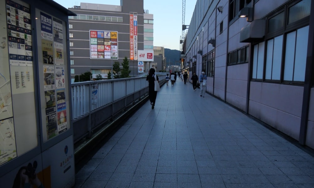 八尾市近鉄八尾駅前のスロープ