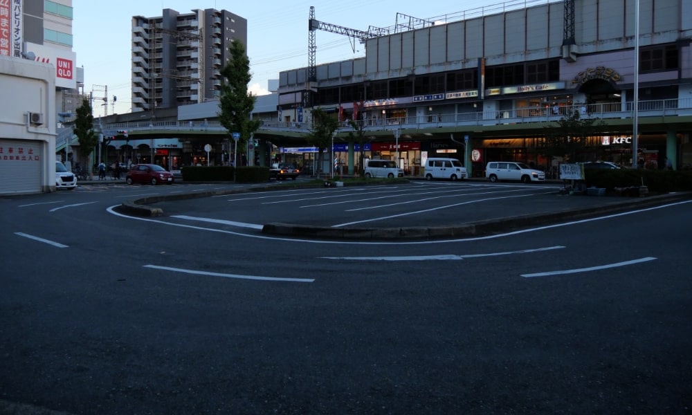 八尾市近鉄八尾駅前のロータリー